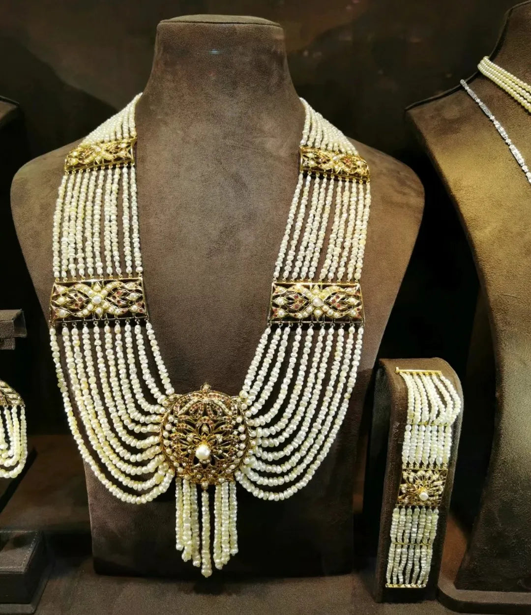 The story of how SO Hong Jade has connected with pearls around the world.