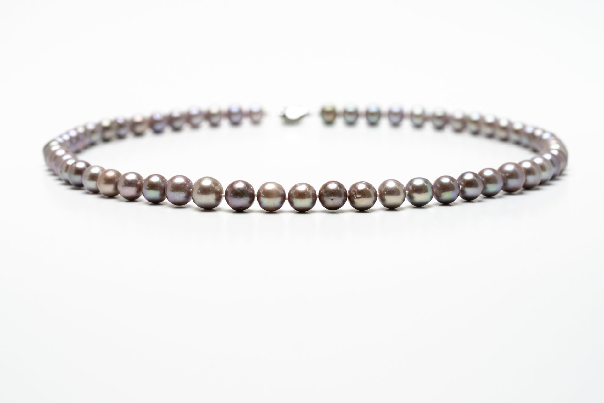 Japanese AKOYA natural Peacock-Purple Saltwater Pearls