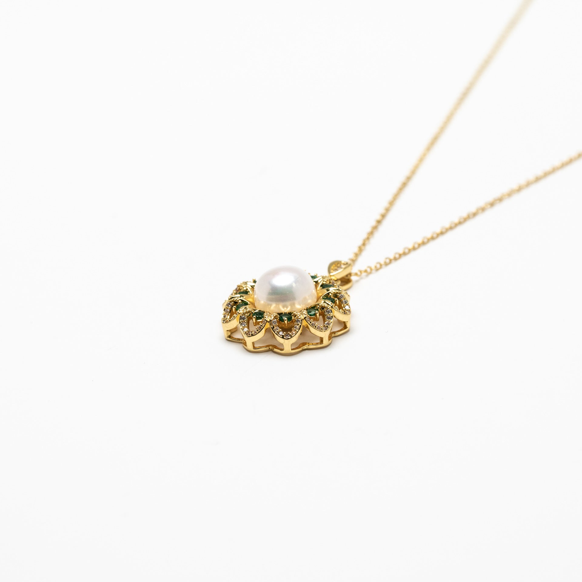 Japanese AKOYA Natural Saltwater White Pearl Classic Style Set